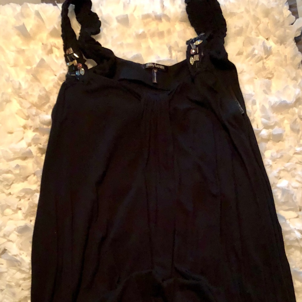 Flowy tank top by Daisy Fuentes!